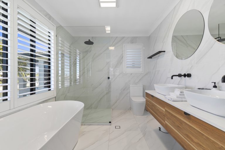 11_Upstairs_Ensuite_24_Yallanga_Place_Lo_Res